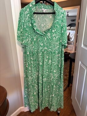 crown & ivy Green and White Paisley Midi Dress